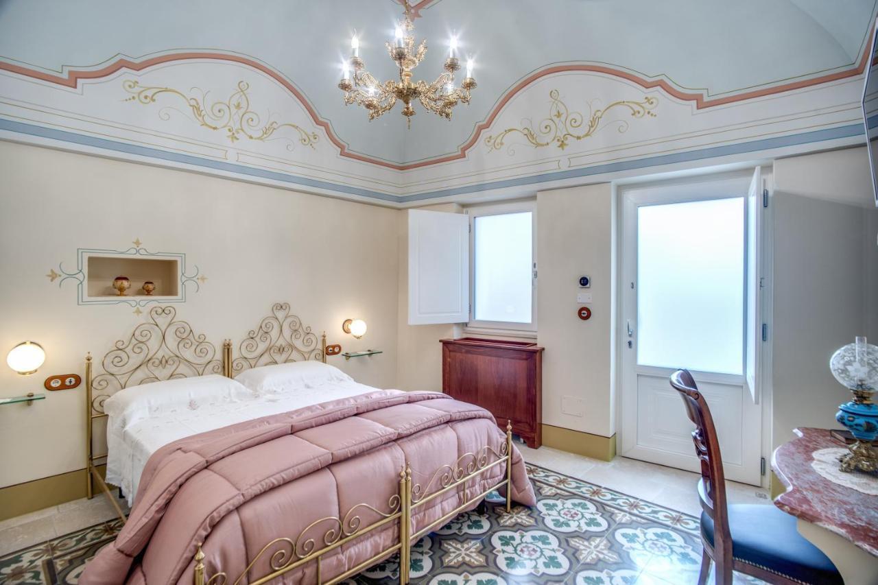 Bed and Breakfast Palazzo Stunis - Dimora Di Charme Ostuni Zewnętrze zdjęcie