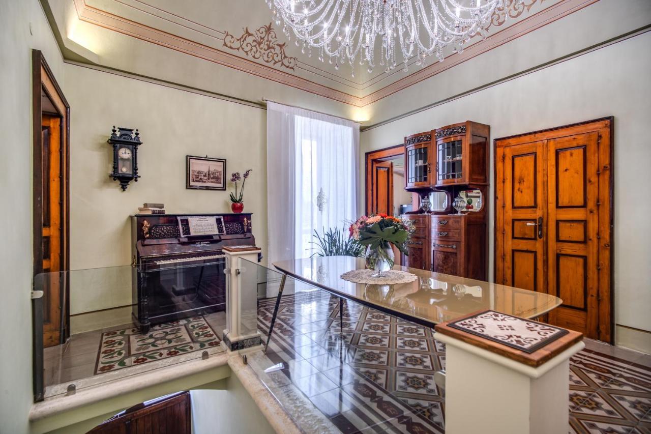 Bed and Breakfast Palazzo Stunis - Dimora Di Charme Ostuni Zewnętrze zdjęcie