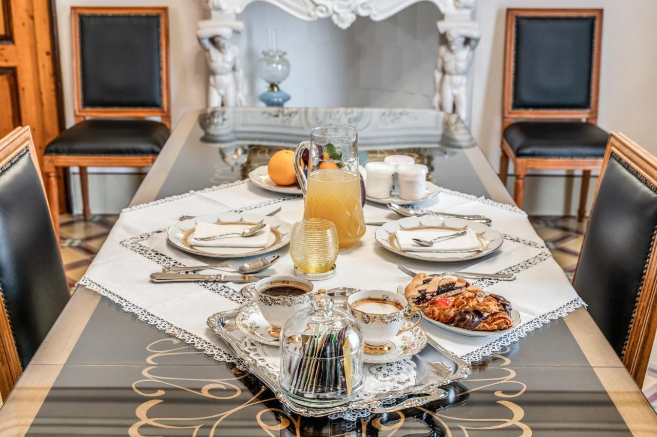 Bed and Breakfast Palazzo Stunis - Dimora Di Charme Ostuni Zewnętrze zdjęcie