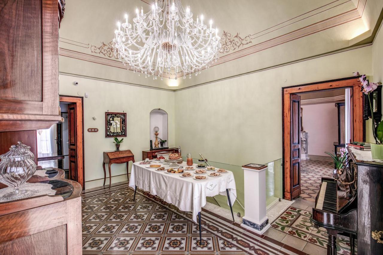 Bed and Breakfast Palazzo Stunis - Dimora Di Charme Ostuni Zewnętrze zdjęcie