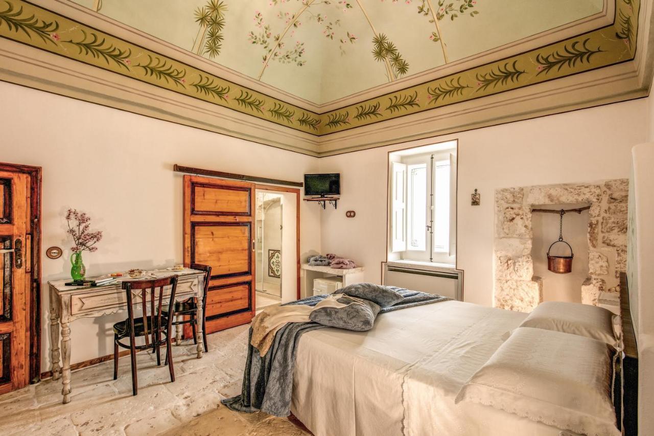 Bed and Breakfast Palazzo Stunis - Dimora Di Charme Ostuni Zewnętrze zdjęcie