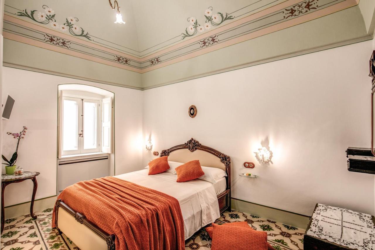 Bed and Breakfast Palazzo Stunis - Dimora Di Charme Ostuni Zewnętrze zdjęcie